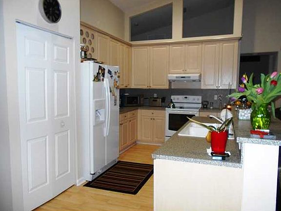 5th image of 730 SW 191st Ave