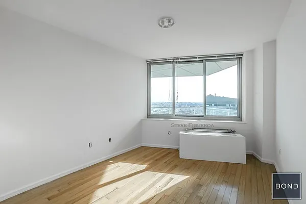 Rented by Bond New York | media 10