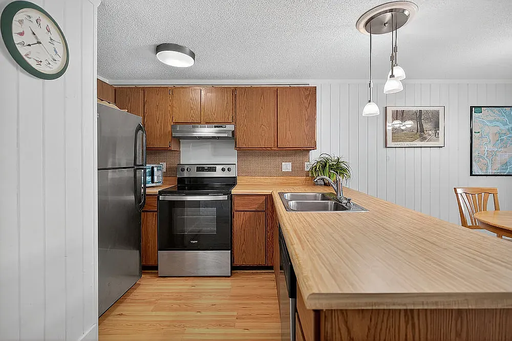 2 bed, 818 sqft, $1,950 — Photo 4