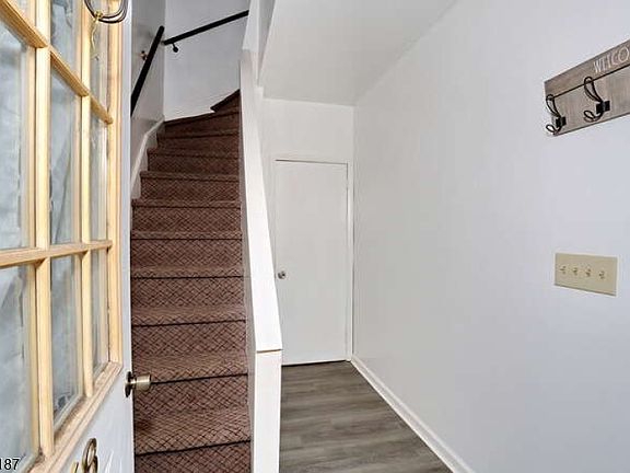 3rd image of 68 Mohawk Ave