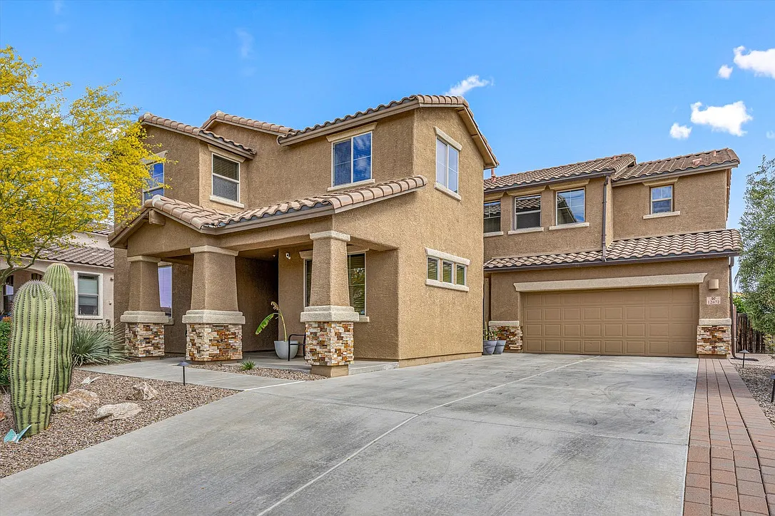 6 bed, 3664 sqft, $3,750 — Photo 1