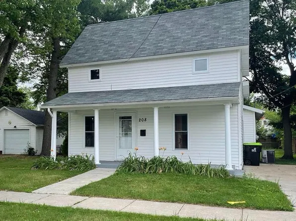 208 E 6th St, Clare, MI 48617