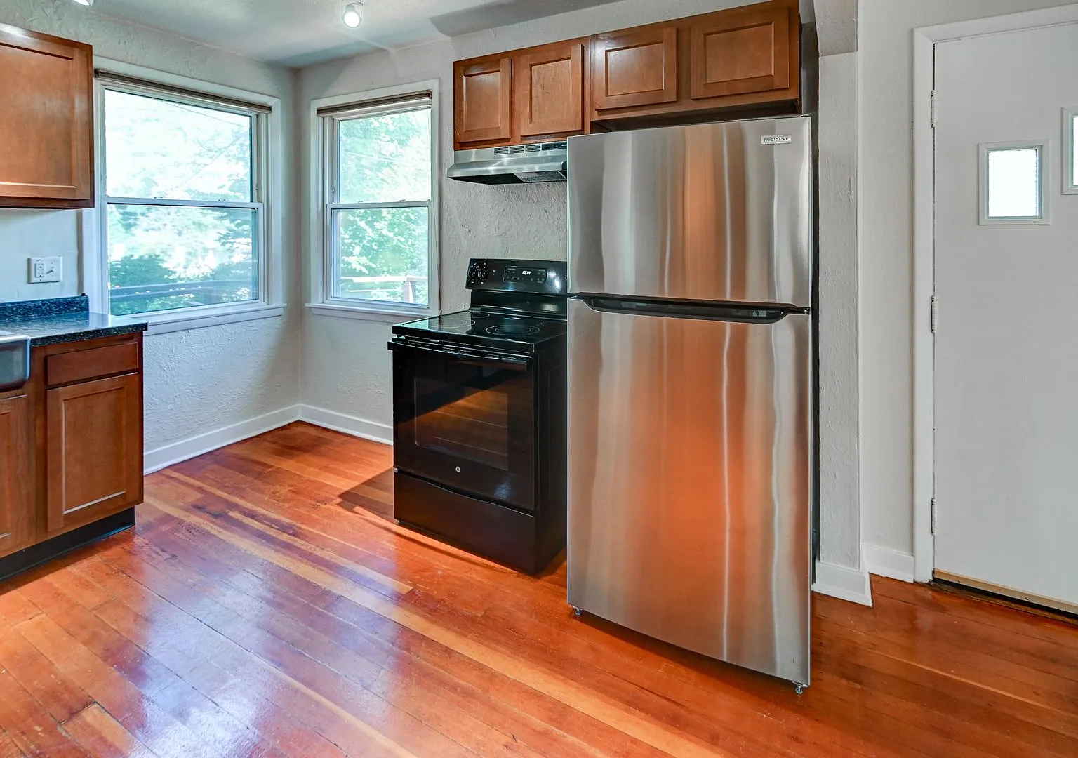 Charming 2-bed/1-bath Steps From Lake Monona — Photo 3