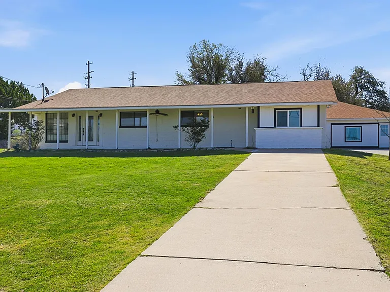 128 Skyview Ter — Photo 1