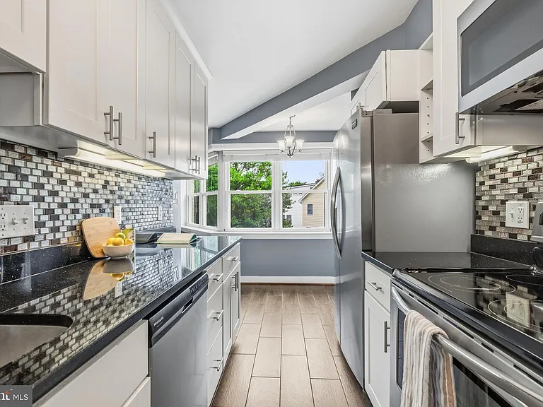 7034 Strathmore St #306 — Photo 9