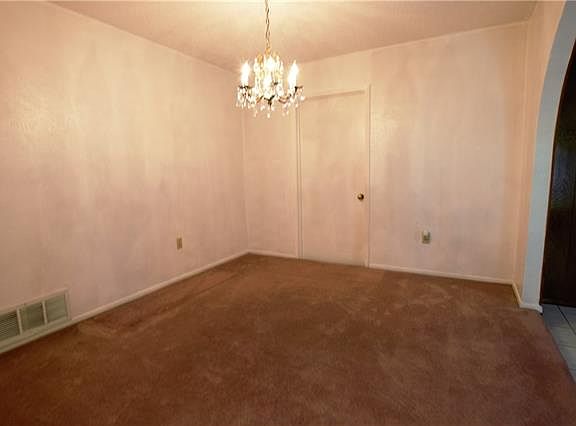 4th image of 2610 Sam Houston Dr