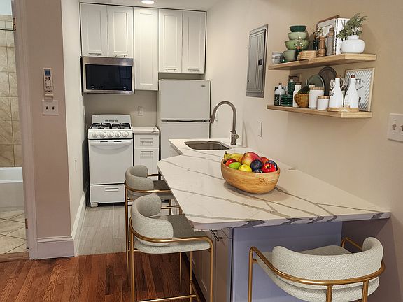 3rd image of 9 W 122nd St #2F