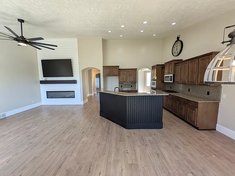 8743 N Franklin Dr — Photo 22
