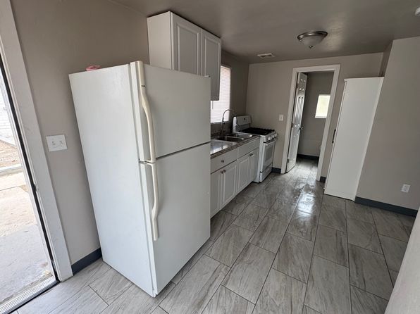 313 W 44th St APT 3