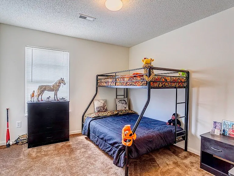 Miller Town Apartments — Photo 16