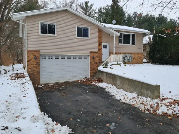 117 Liverpool Dr SE, Poplar Grove, IL 61065