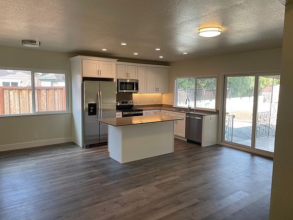 Kitchen and Dining Room - Newly remodeled and all NEW electric appliances. New flooring and paint too