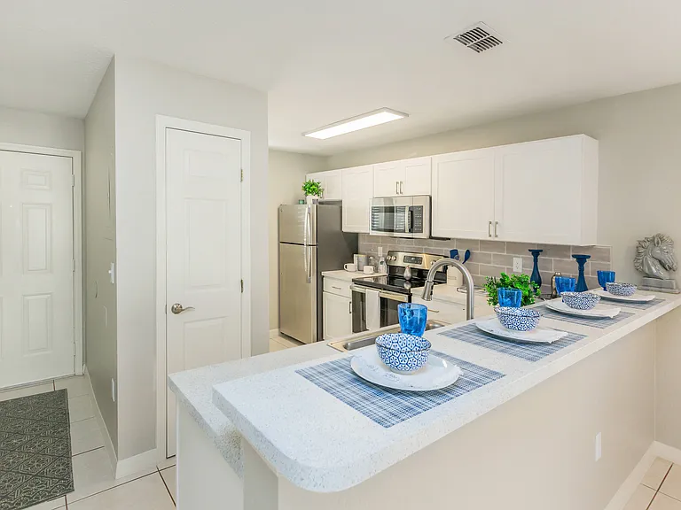 Carmendy Square Apartments — Photo 16
