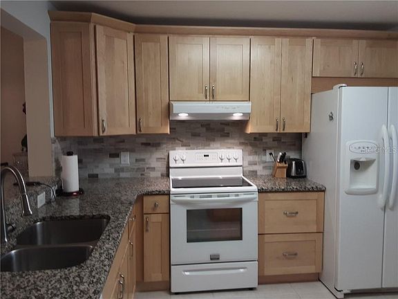 Home For Sale In Wildewood Springs