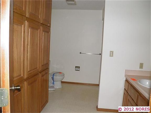 3rd image of 1201 N Iroquois Ave