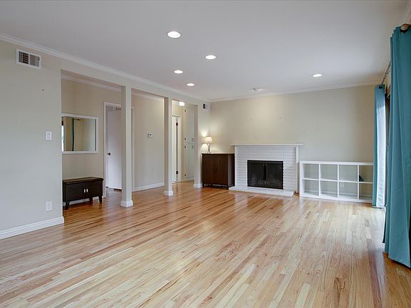 3rd image of 2513 Lost Oaks Dr