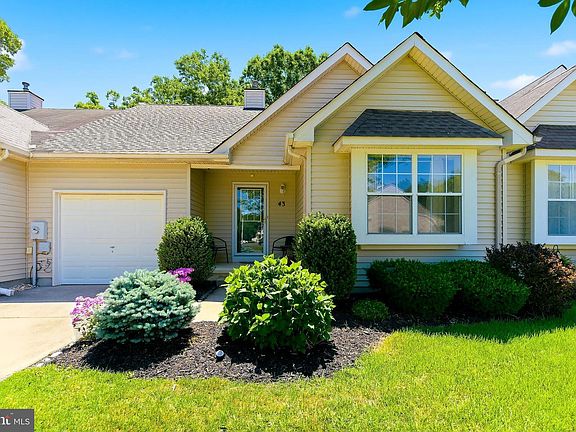 2nd image of 43 Pebble Beach Ln
