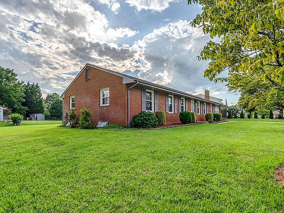 3rd image of 531 Bonnie Ln
