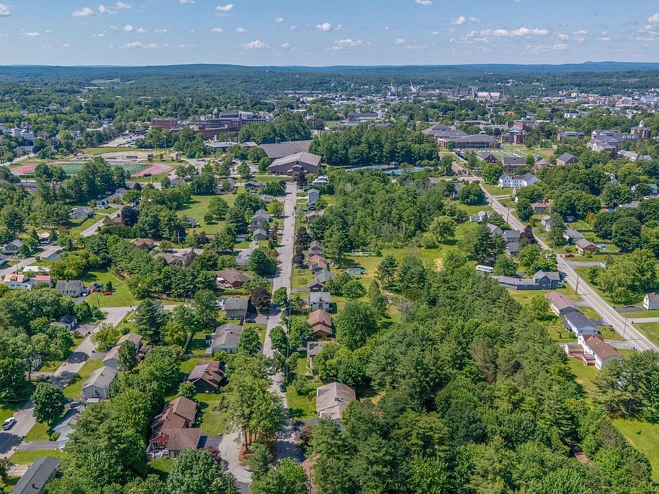 1st image of 52 Robinson Gardens