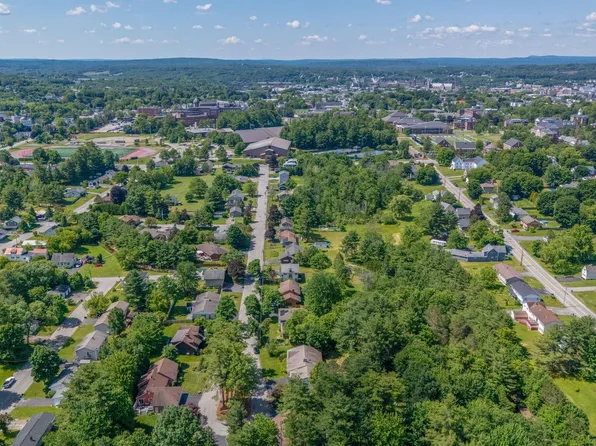 52 Robinson Gardens, Lewiston, ME 04240