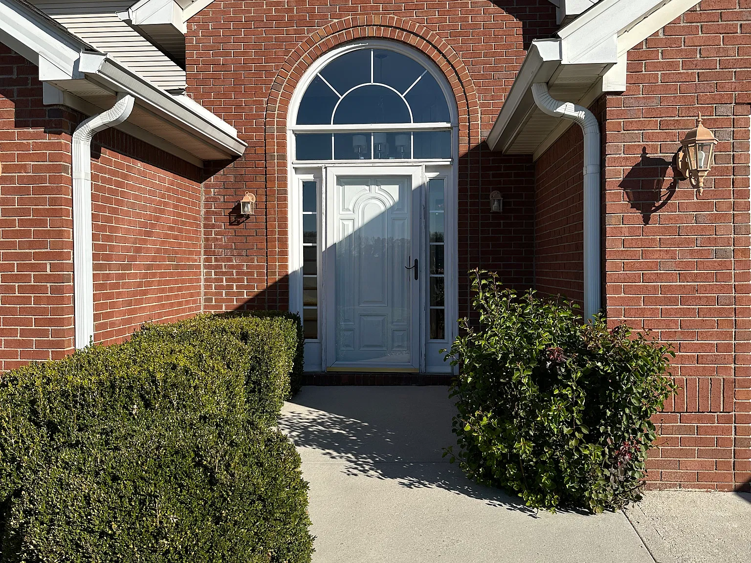 3 bed, 2.5 bath, 1660 sqft, $1,875 — Photo 2