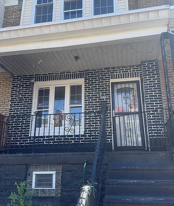 1st image of 971 Carver St