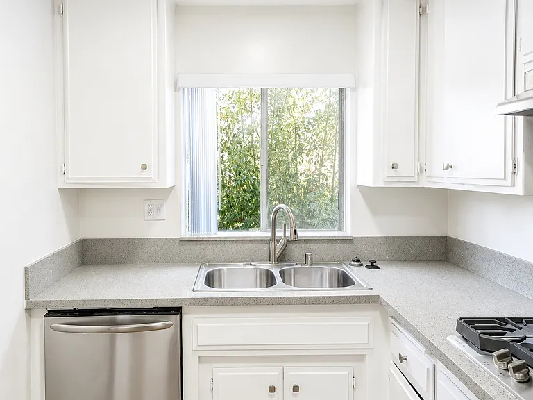 153 S Hayworth Ave #202 — Photo 1