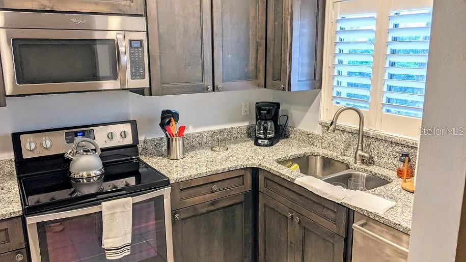 2 bed, 2.0 bath, 1016 sqft, $3,600 — Photo 2