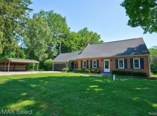 1406 Country View Ln, Flint, MI 48532