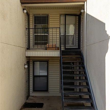3rd image of 827 Red Bird Ln APT C