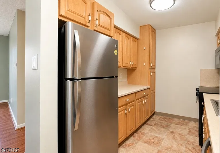 2 bed, 1.0 bath, $2,550 — Photo 4