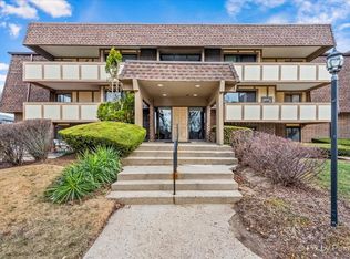 433 Cavalier Ct #201A, Dundee, IL 60118