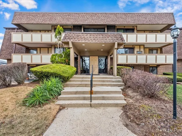 433 Cavalier Ct #201A, Dundee, IL 60118