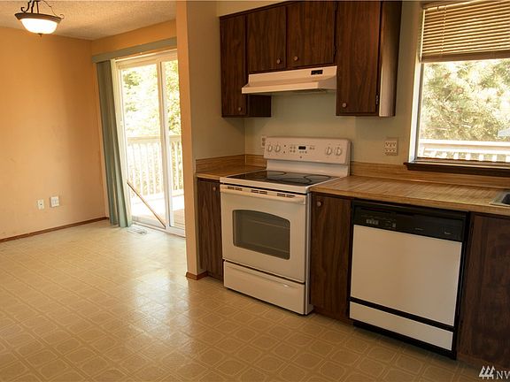 5th image of 3402 55th Ave NE