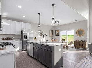 621 Clayton Cir, Sycamore, IL 60178