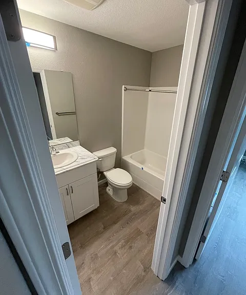 Pacific Pointe Apartments — Photo 14