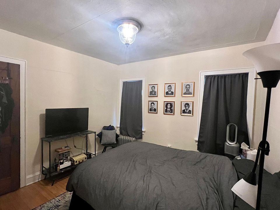 Bedroom with Queen and plenty of space