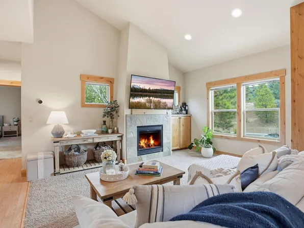 115 NW Mount Washington Dr, Bend, OR 97703