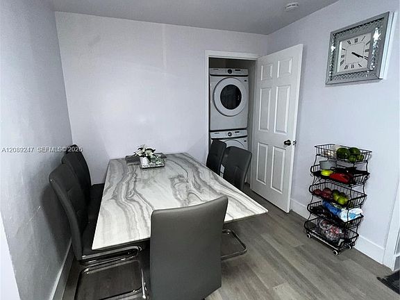 3rd image of 1310 Sharar Ave