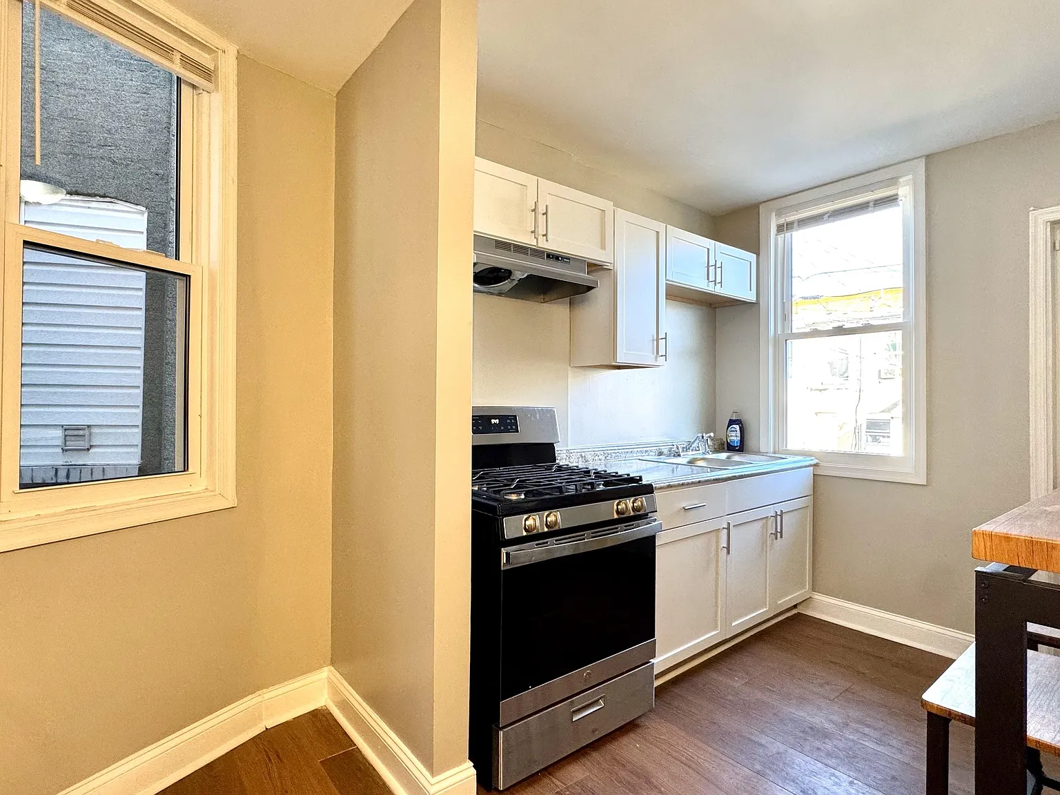 4 bed, 2.0 bath, 1200 sqft, $888 — Photo 2