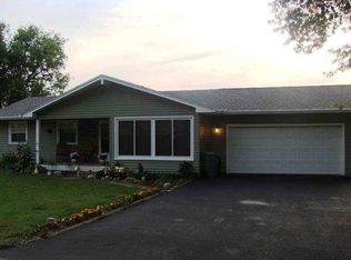 613 5th St, Colona, IL 61241