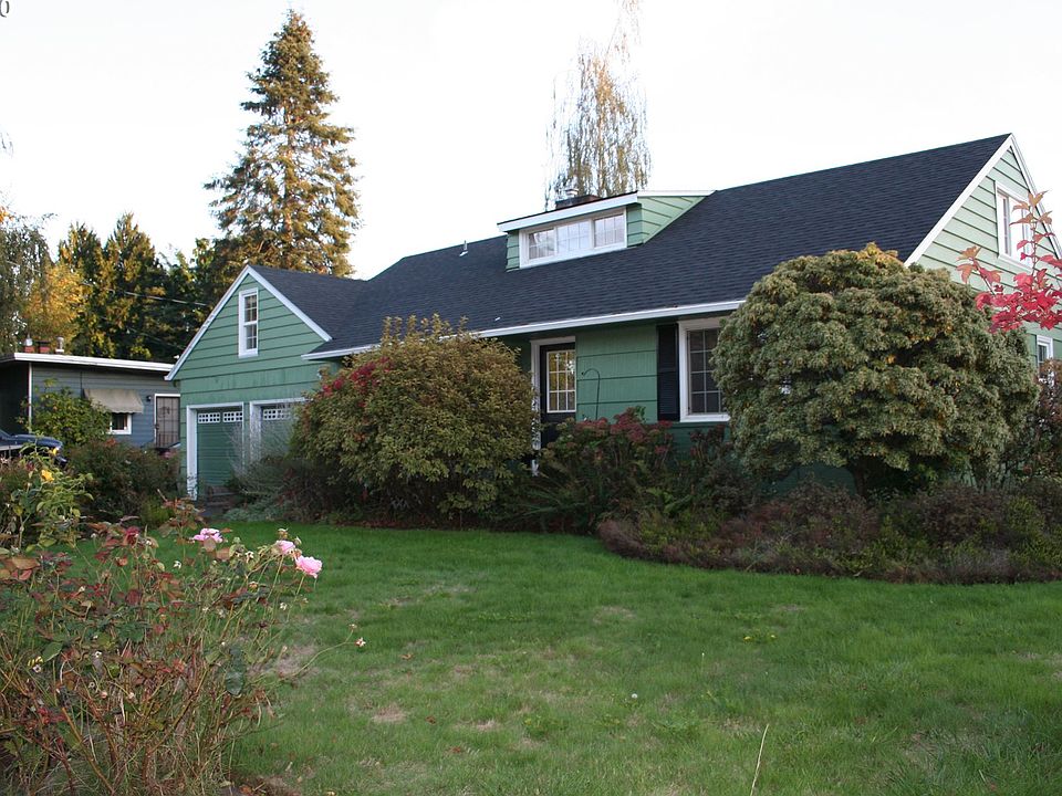 1st image of 728 NE Birchwood Dr