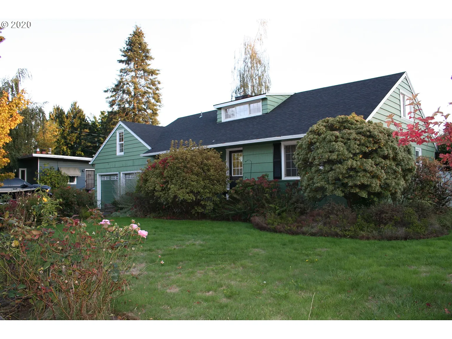 728 NE Birchwood Dr photo 1