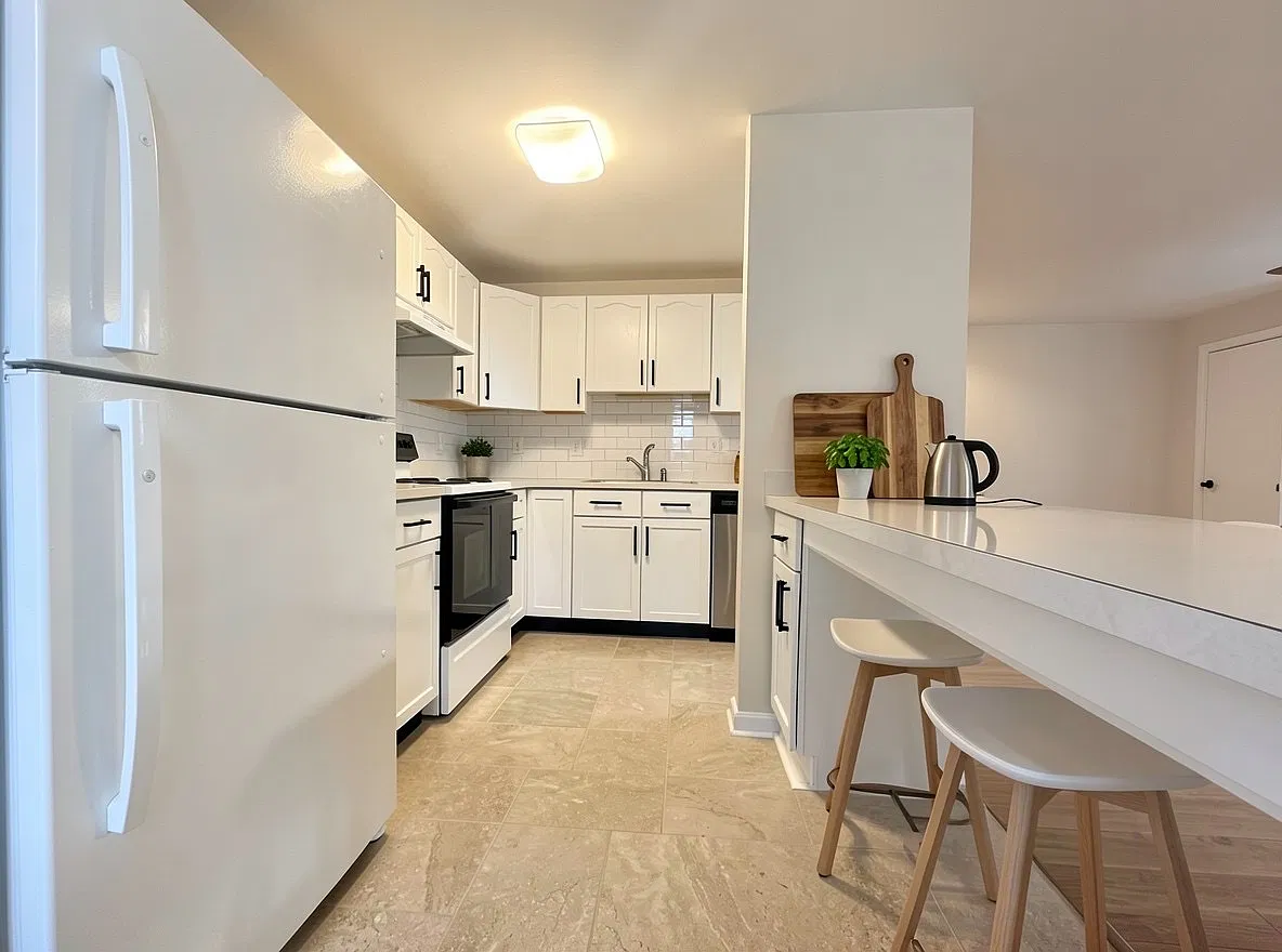 2104 Whitehall Rd — Photo 3