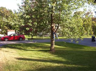 1109 S Country Club Dr, Niskayuna, NY 12309