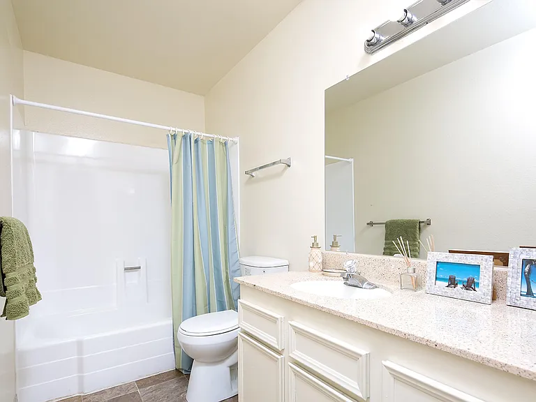 Prado Apartments — Photo 18