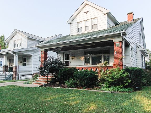 3rd image of 2055 Ferndale Ave