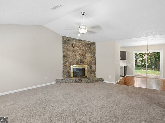 3rd image of 1050 Chapman Cir
