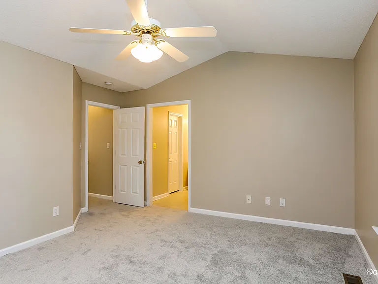 221 Breezewood Ln — Photo 11