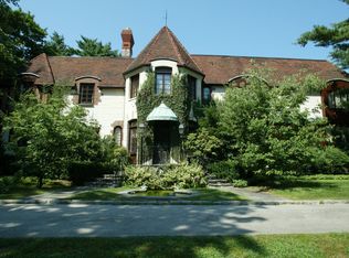 10 Harbor Hill Rd, Huntington, NY 11743